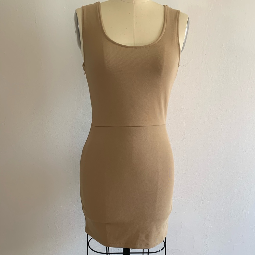 Short beige fitted dress!! ✨Never worn!✨